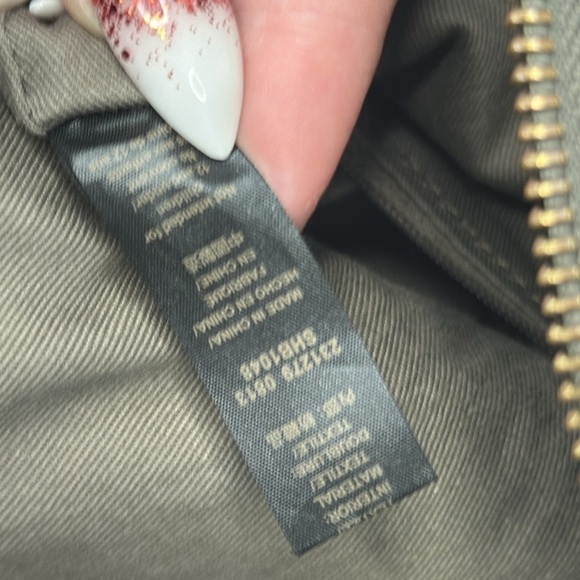 Fossil The Explorer Leather Fold-Over Crossbody Bag in metallic silver - Picture 12 of 12